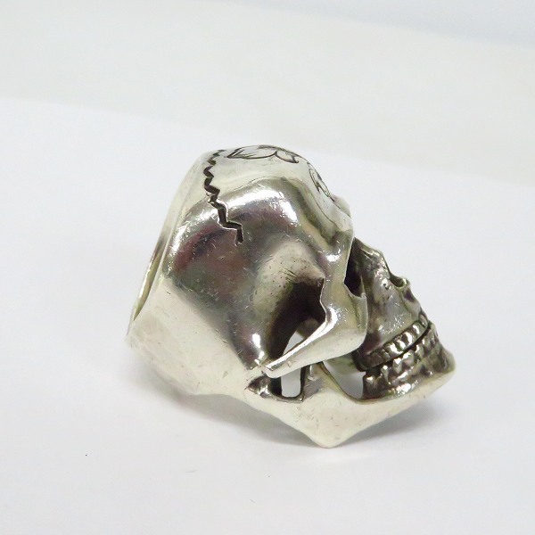 実際に弊社で買取させて頂いた【カスタム】STANLEY GUES/スタンリーゲス Xラージスカルリングｗ1ストーンアイ エングレービング/23.5-24号の画像 4枚目