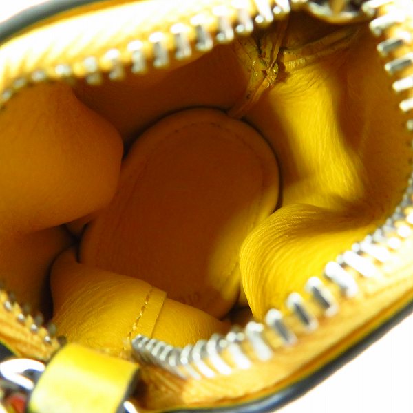 実際に弊社で買取させて頂いたLOEWE/ロエベ レザー エレファントコインケース イエローの画像 5枚目
