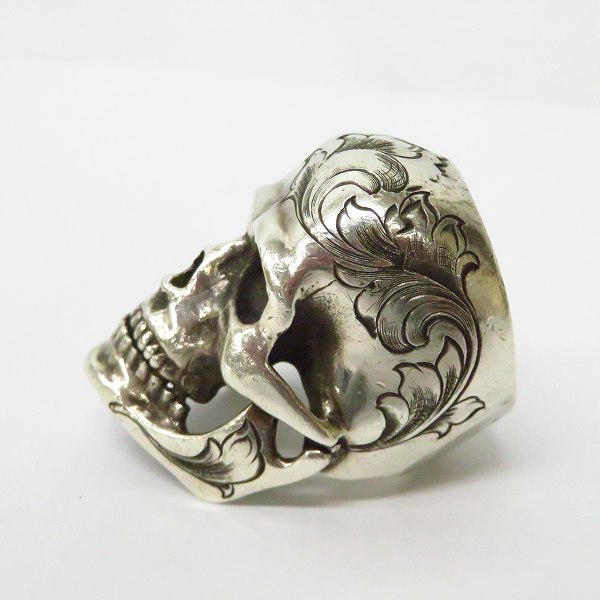 実際に弊社で買取させて頂いた【カスタム】STANLEY GUES/スタンリーゲス Xラージスカルリングｗ1ストーンアイ エングレービング/23.5-24号の画像 2枚目