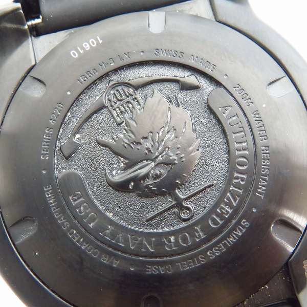 実際に弊社で買取させて頂いたLUMINOX/ルミノックス AUTHORIZED FOR NAVY USE 4220 SERIES ネイビーシールズ クォーツ/腕時計の画像 3枚目