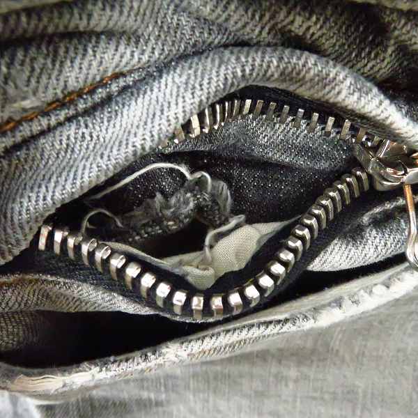 実際に弊社で買取させて頂いたBALMAIN/バルマン ダメージ加工 デニムパンツ H9HT523-B219/28の画像 7枚目