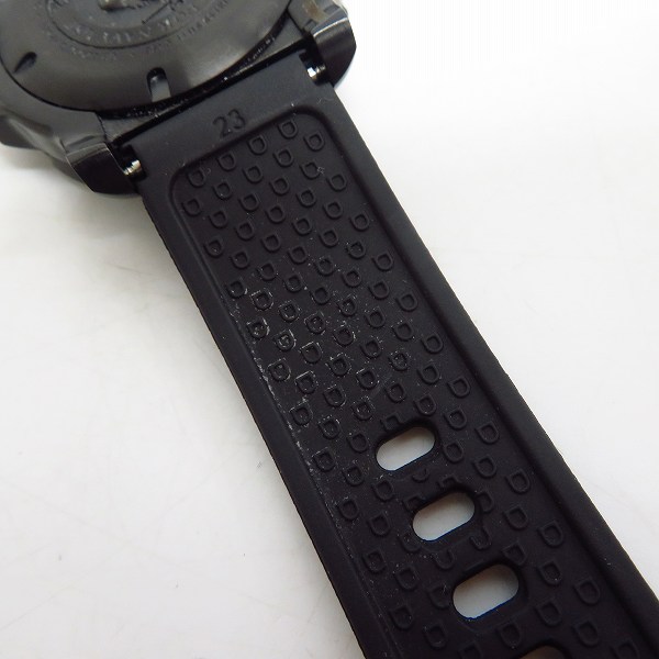 実際に弊社で買取させて頂いたLUMINOX/ルミノックス AUTHORIZED FOR NAVY USE 4220 SERIES ネイビーシールズ クォーツ/腕時計の画像 5枚目