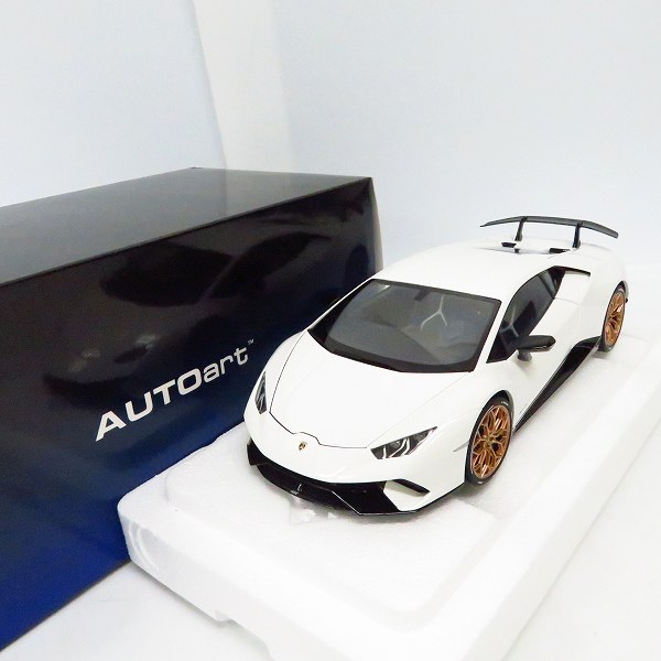実際に弊社で買取させて頂いたAUTOart/オートアート 1/18 LAMBORGHINI/ランボルギーニ ウラカン ペルフォマンテ ソリッドホワイト 79151
