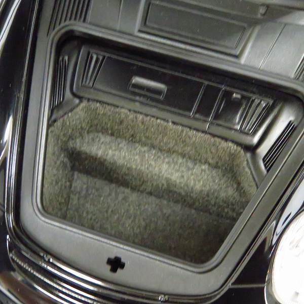 実際に弊社で買取させて頂いたAUTOart/オートアート 1/18 PORSCHE/ポルシェ 911 GT2 RS ブラック 77962の画像 7枚目