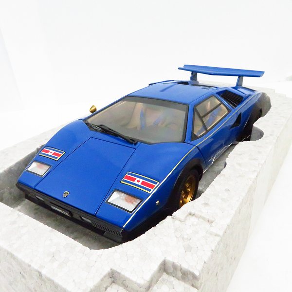 実際に弊社で買取させて頂いたAUTOart/オートアート 1/18 LAMBORGHINI/ランボルギーニ カウンタック ウォルター・ウルフエディション 74652の画像 1枚目