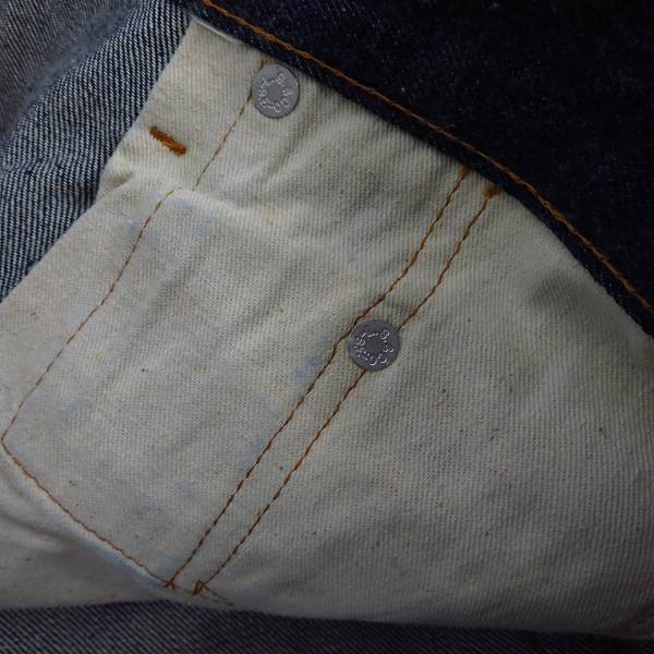 実際に弊社で買取させて頂いたLEVI'S/リーバイス 501 デニムパンツ 赤耳 US501-0001/W38L40の画像 4枚目
