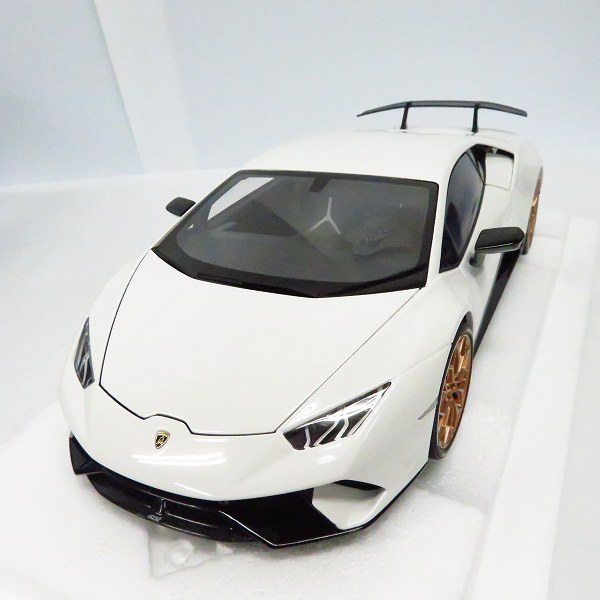 実際に弊社で買取させて頂いたAUTOart/オートアート 1/18 LAMBORGHINI/ランボルギーニ ウラカン ペルフォマンテ ソリッドホワイト 79151の画像 1枚目