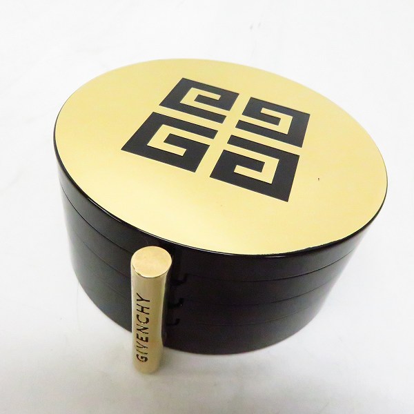 実際に弊社で買取させて頂いたGIVENCHY/ジバンシー  クリスマスコフレ 2018 ゴールド・グラマー・パレット