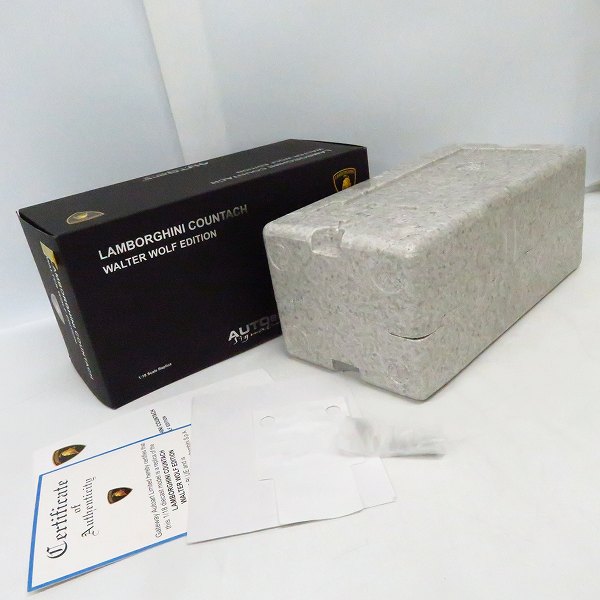 実際に弊社で買取させて頂いたAUTOart/オートアート 1/18 LAMBORGHINI/ランボルギーニ カウンタック ウォルター・ウルフエディション 74652の画像 6枚目