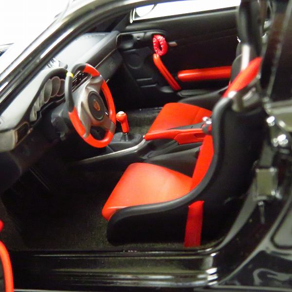 実際に弊社で買取させて頂いたAUTOart/オートアート 1/18 PORSCHE/ポルシェ 911 GT2 RS ブラック 77962の画像 6枚目