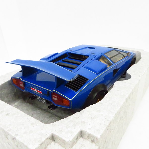 実際に弊社で買取させて頂いたAUTOart/オートアート 1/18 LAMBORGHINI/ランボルギーニ カウンタック ウォルター・ウルフエディション 74652の画像 2枚目