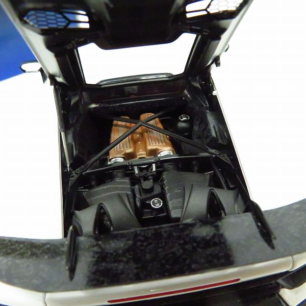 実際に弊社で買取させて頂いたAUTOart/オートアート 1/18 LAMBORGHINI/ランボルギーニ ウラカン ペルフォマンテ ソリッドホワイト 79151の画像 4枚目