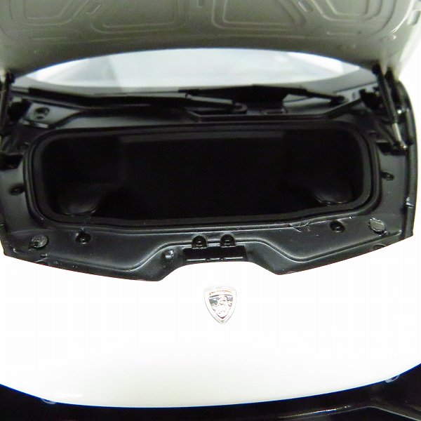 実際に弊社で買取させて頂いたAUTOart/オートアート 1/18 LAMBORGHINI/ランボルギーニ ウラカン ペルフォマンテ ソリッドホワイト 79151の画像 5枚目