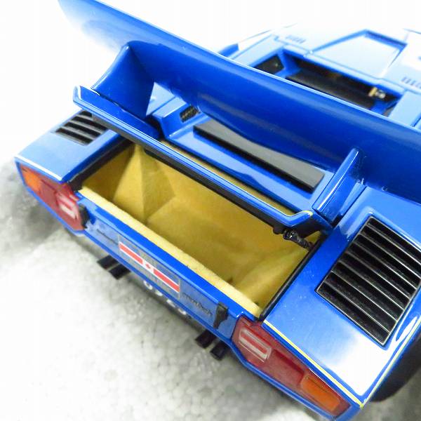 実際に弊社で買取させて頂いたAUTOart/オートアート 1/18 LAMBORGHINI/ランボルギーニ カウンタック ウォルター・ウルフエディション 74652の画像 3枚目