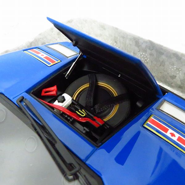 実際に弊社で買取させて頂いたAUTOart/オートアート 1/18 LAMBORGHINI/ランボルギーニ カウンタック ウォルター・ウルフエディション 74652の画像 4枚目