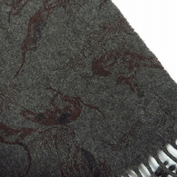 実際に弊社で買取させて頂いたETRO/エトロ 動物総柄 フリンジ付きマフラー グレー系の画像 3枚目