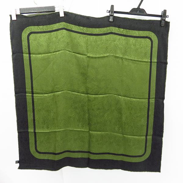 実際に弊社で買取させて頂いたLOEWE/ロエベ ロゴ総柄 大判シルクストール グリーン系の画像 1枚目