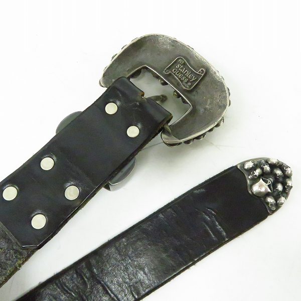 実際に弊社で買取させて頂いたSTANLEY GUESS/スタンリーゲス 1ピースレザーベルトw/マルチスカルバックル ロゴプレートセットの画像 2枚目