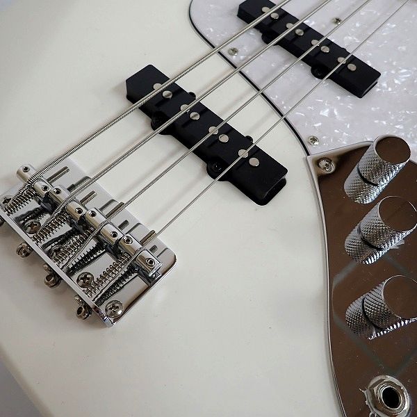 実際に弊社で買取させて頂いた★【美品】Bacchus/バッカス Universe WJB-330M SW ジャズベースType ソフトケース付の画像 6枚目