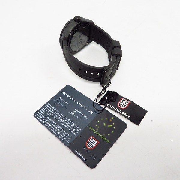 実際に弊社で買取させて頂いたLUMINOX/ルミノックス SXC PC CARBON GMT 5020 SERIES クォーツ/ウォッチ/腕時計 Ref. 5021 GN XSの画像 5枚目