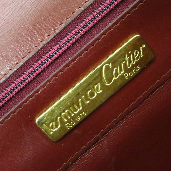 実際に弊社で買取させて頂いたCartier/カルティエ ロゴ マストライン レザー ショルダーバッグ ボルドー/レザー がま口三つ折り財布 ボルドー 2点セットの画像 4枚目