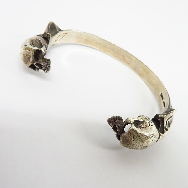 実際に弊社で買取させて頂いたCRAZY PIG/クレイジーピッグ 2スカル バングル ブレスレット/スモール