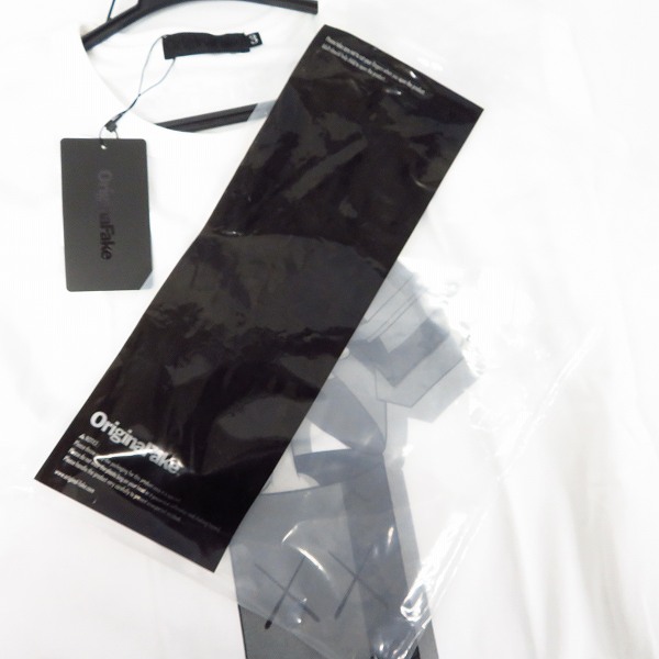 実際に弊社で買取させて頂いた【未使用】KAWS×Original Fake/カウズ×オリジナルフェイク ロケットデザイン Tシャツ 3の画像 6枚目