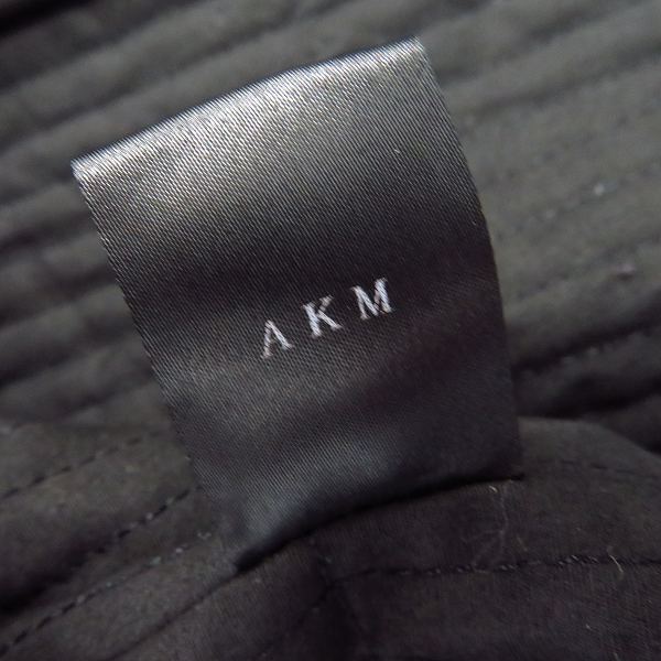 実際に弊社で買取させて頂いたAKM/エーケーエム  羊革/ラムレザー  襟ボア ジップアップ ジャケット A003 LB01/ブラック Mの画像 3枚目