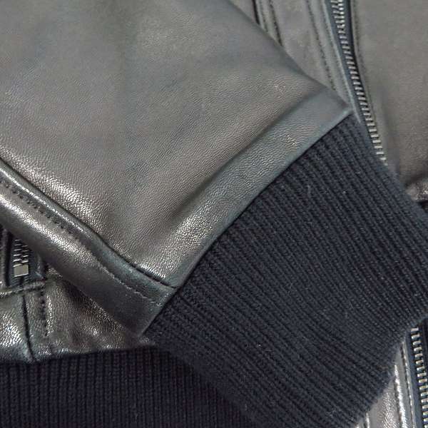 実際に弊社で買取させて頂いたAKM/エーケーエム  羊革/ラムレザー  襟ボア ジップアップ ジャケット A003 LB01/ブラック Mの画像 6枚目