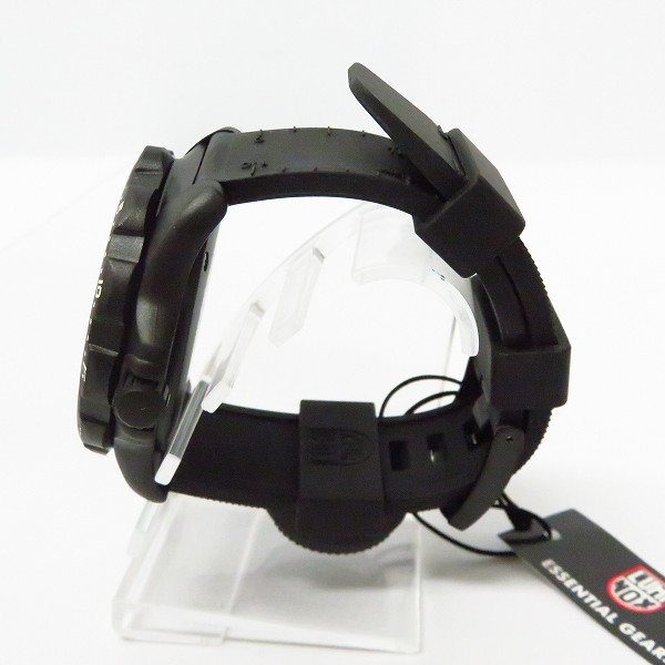 実際に弊社で買取させて頂いたLUMINOX/ルミノックス 限定品 RED HAND SERIES/Ref.8831 RH ウォッチ/腕時計の画像 1枚目