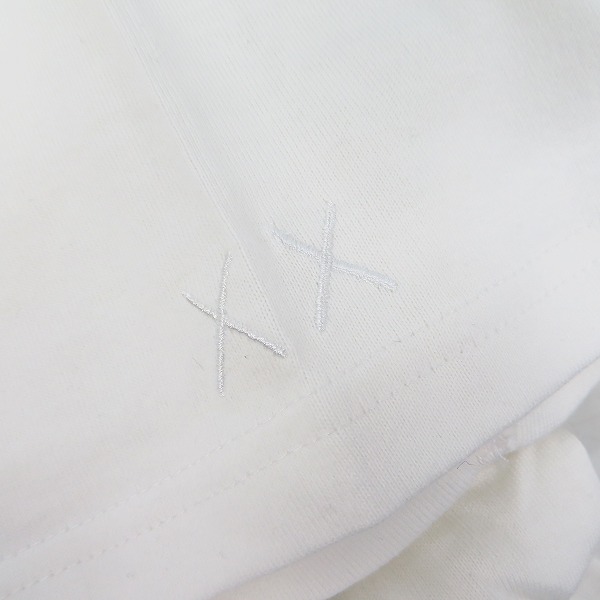 実際に弊社で買取させて頂いた【未使用】KAWS×Original Fake/カウズ×オリジナルフェイク ロケットデザイン Tシャツ 3の画像 3枚目