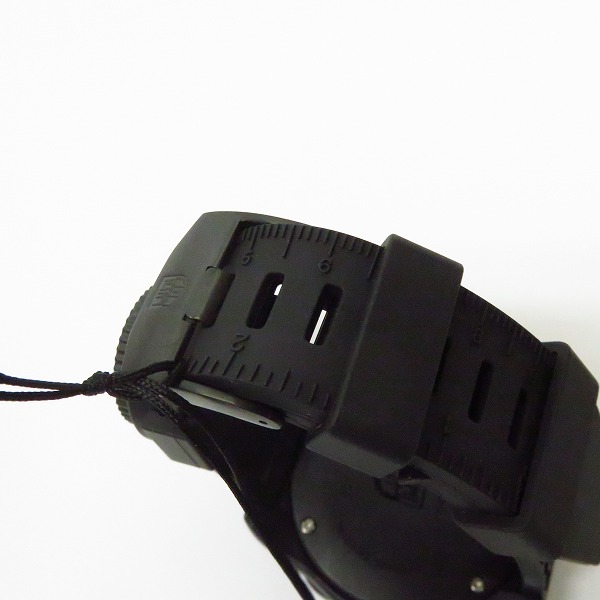 実際に弊社で買取させて頂いたLUMINOX/ルミノックス 限定品 RED HAND SERIES/Ref.8831 RH ウォッチ/腕時計の画像 2枚目