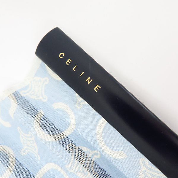 実際に弊社で買取させて頂いたCELINE/セリーヌ マカダム柄 チャーム付き 扇子 ブルーの画像 2枚目