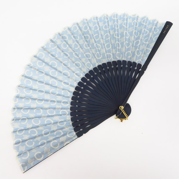 実際に弊社で買取させて頂いたCELINE/セリーヌ マカダム柄 チャーム付き 扇子 ブルー