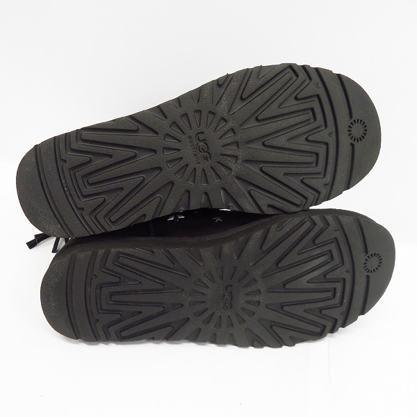 実際に弊社で買取させて頂いたUGG×JIMMY CHOO/アグ×ジミーチュウ フリンジ スタッズ ムートンブーツ ブラック F23010H/ 26.0 の画像 2枚目