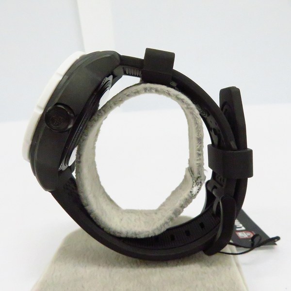 実際に弊社で買取させて頂いた【未使用】LUMINOX/ルミノックス SXC PC CARBON GMT 5020 SERIES/PCカーボン クォーツ/腕時計/ウォッチ Ref.5027 XSの画像 1枚目
