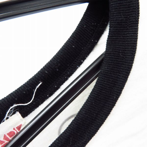 実際に弊社で買取させて頂いたA BATHING APE/アベイシングエイプ×KAWS/カウズ コラボ プリント半袖Tシャツ size：Lの画像 4枚目