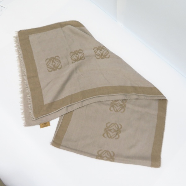 実際に弊社で買取させて頂いたLOEWE/ロエベ ウール/シルク混 ロゴ総柄 ストール/マフラー の画像 1枚目