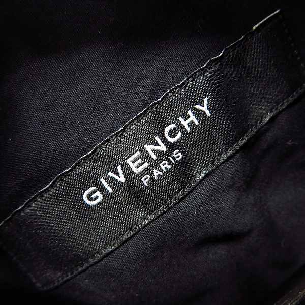 実際に弊社で買取させて頂いた【JPタグ】GIVENCHY/ジバンシー 襟メタル装飾 長袖ドレスシャツ 14W 6310 351/39の画像 2枚目