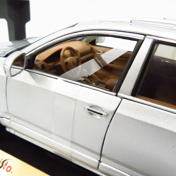 実際に弊社で買取させて頂いたMaisto/マイスト 1/18 ポルシェ Cayenne Turbo/カイエン ターボ Special Edition ミニカーの画像 7枚目