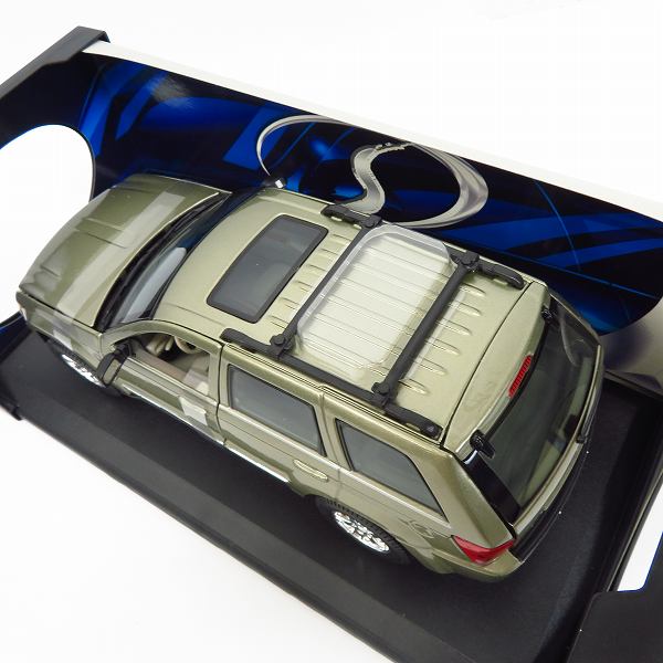実際に弊社で買取させて頂いたMaisto/マイスト 1/18 2005 Jeep Grand Cherokee/ジープ グランド チェロキーの画像 4枚目