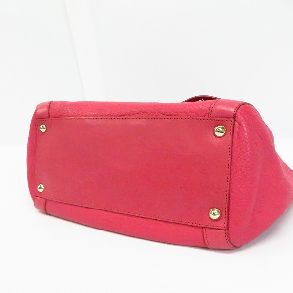 実際に弊社で買取させて頂いた【ショルダー欠品】JIMMY CHOO/ジミーチュウ 鍵チャーム付き ロゴ入り レザー2wayトートバッグの画像 2枚目