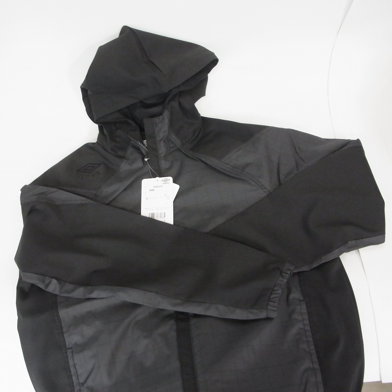 実際に弊社で買取させて頂いた【未使用/おまとめ品】UMBRO/アンブロ Hummel/ヒュンメル ジャケット/パンツ/Tシャツ セットアップ等 M/L/O/XOの画像 2枚目