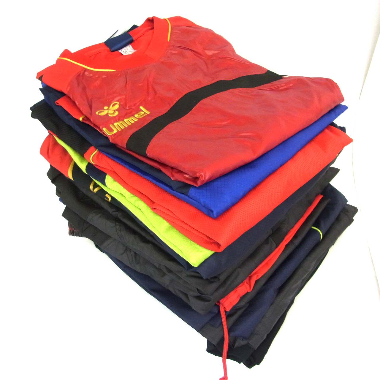 実際に弊社で買取させて頂いた【未使用/おまとめ品】UMBRO/アンブロ Hummel/ヒュンメル ジャケット/パンツ/Tシャツ セットアップ等 M/L/O/XOの画像 1枚目