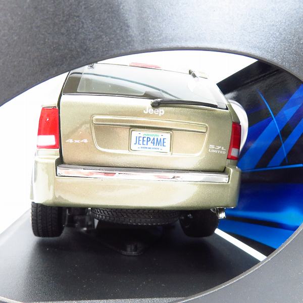 実際に弊社で買取させて頂いたMaisto/マイスト 1/18 2005 Jeep Grand Cherokee/ジープ グランド チェロキーの画像 3枚目