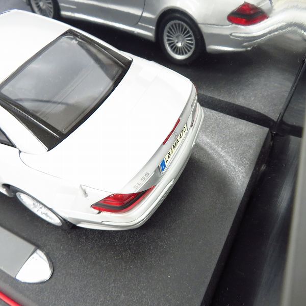 実際に弊社で買取させて頂いたMaisto/マイスト 1/18  Mercedes-Benz SL 55 AMG  メルセデスベンツ SL55 AMG  シルバーの画像 3枚目