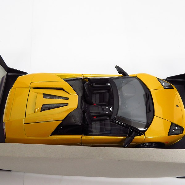 実際に弊社で買取させて頂いたMaisto/マイスト 1/18 Lamborghini Murcielago Roadster/ランボルギーニ ムルシエラゴ ロードスター イエローの画像 4枚目