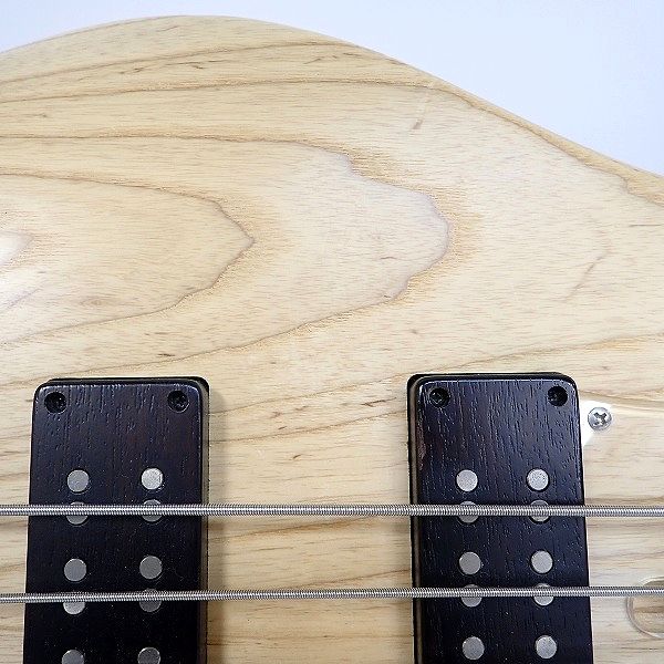 実際に弊社で買取させて頂いた★Bacchus/バッカス Twenty-Four 4st Natural アクティブベース ギグケース付の画像 4枚目