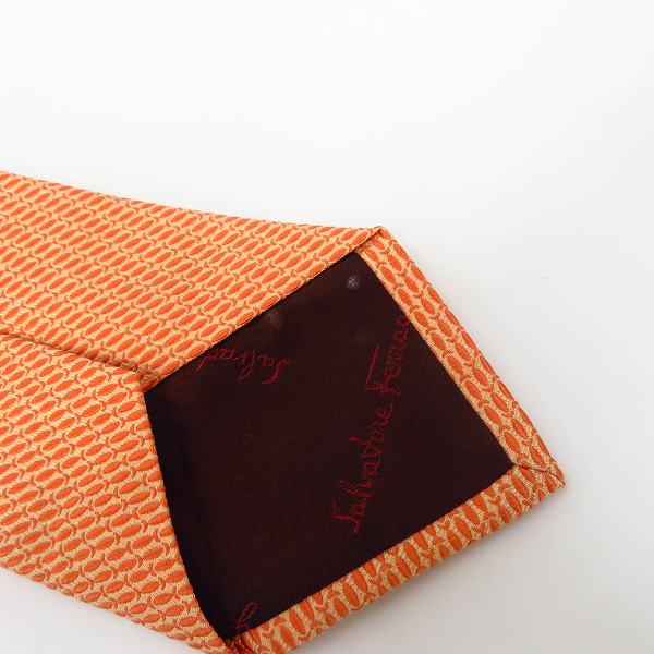 実際に弊社で買取させて頂いたGUUCI/グッチ CELINE/セリーヌ SalvatoreFerragamo/サルヴァトーレフェラガモ 総柄 ネクタイ 5点セットの画像 8枚目