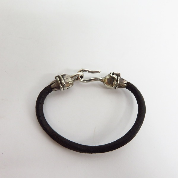 実際に弊社で買取させて頂いた【ギャラ付き】THIRTEEN DESIGNS/サーティーンデザインズ スカルフック レザーコードブレスレットの画像 3枚目